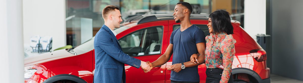 car buying tips with couple at car dealership